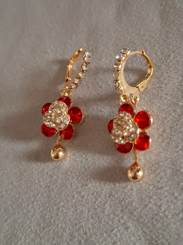 Pendientes flor dorados y rojos