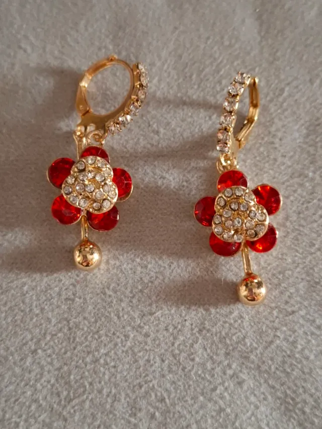 Pendientes flor dorados y rojos