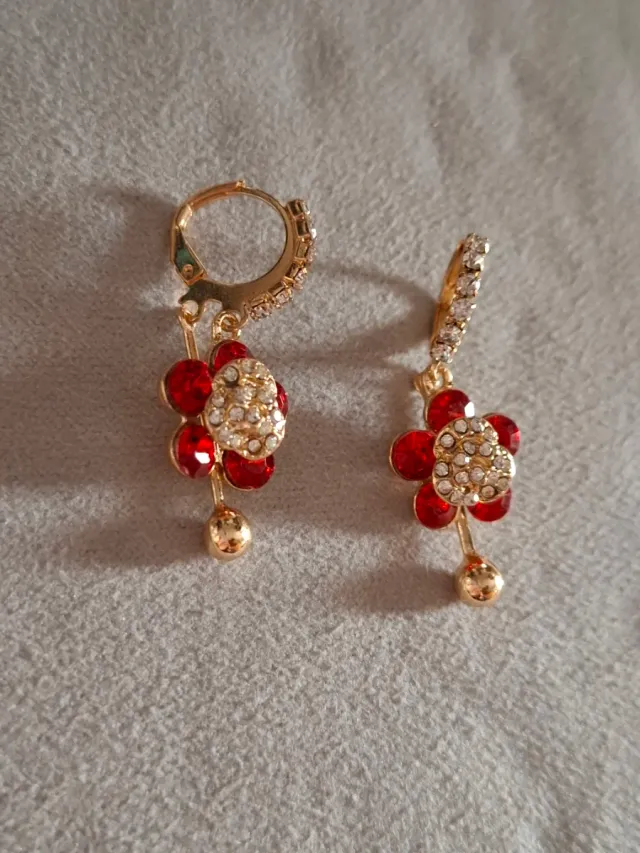 Pendientes flor dorados y rojos