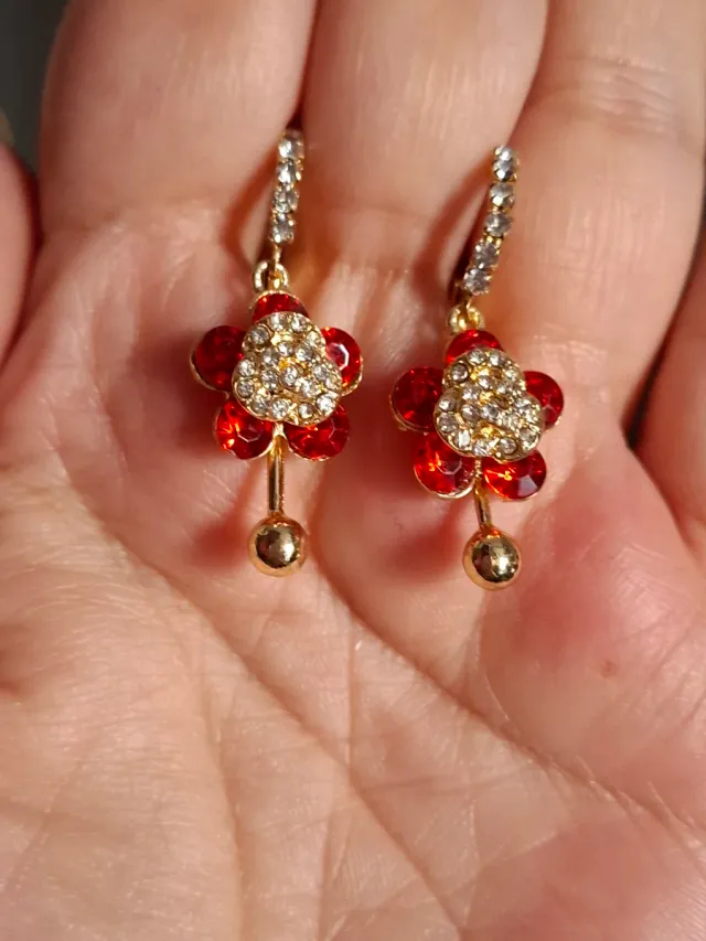 Pendientes flor dorados y rojos