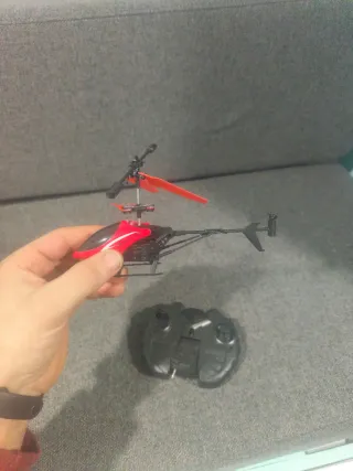 Mini helicóptero RC con control