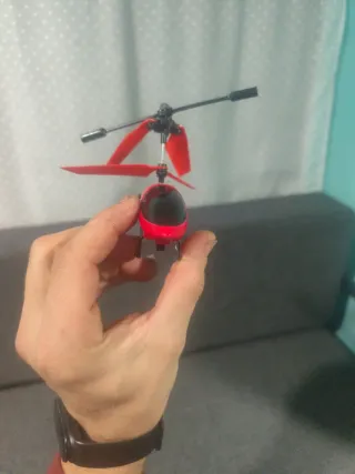 Mini helicóptero RC con control
