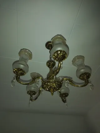 Consola de bronce con espejo, reloj y 2 lámparas