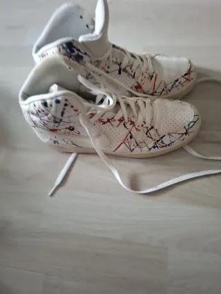 Nike Bambas Blancas con Pintura Multicolor