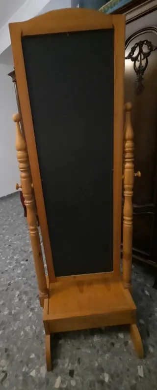 Espejo de pie de madera