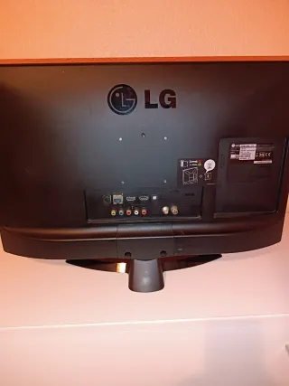 TV LG 24" LED – Full HD & Smart Tv