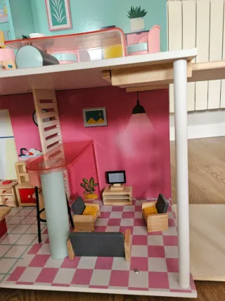 Casa de muñecas de madera