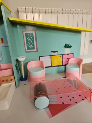 Casa de muñecas de madera