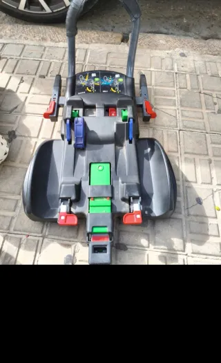 Base Isofix per seggiolino auto a contromarcia