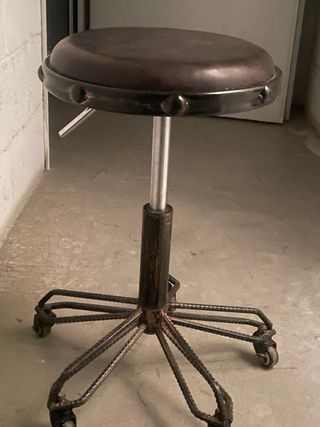 Taburete regulable en altura