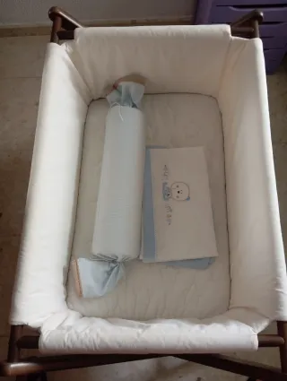 Minicuna con osito bordado