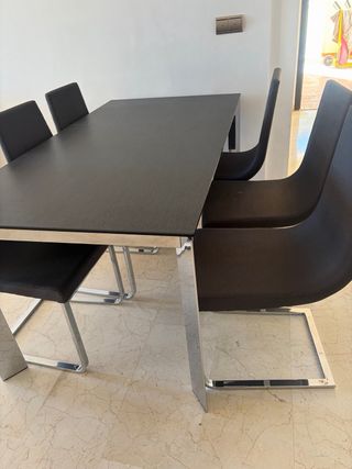 Set da Pranzo in Acciaio Inox e Vetro Temperato