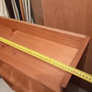 Estantería de madera de pino