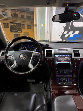 CADILLAC ESCALADE 6.2 v8 409cv 32500km 8 PLAZAS