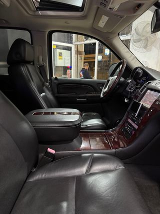 CADILLAC ESCALADE 6.2 v8 409cv 32500km 8 PLAZAS