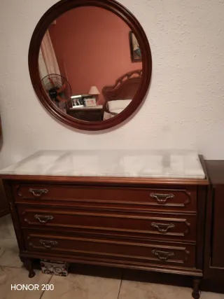 Cómoda y espejo macizos estilo vintage