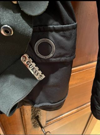 Giubbotto tecnico Guess nero con cintura
