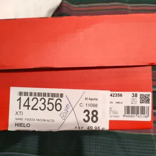 Zapatos de tacón blancos