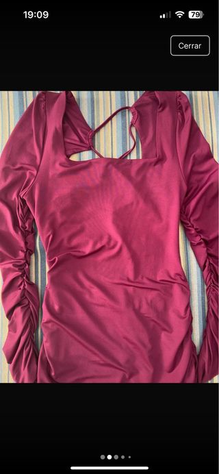 Vestido morado ajustado manga larga