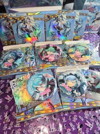 Set 10 Chapas Miku con Cajas