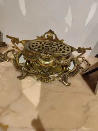 Jardinera antigua dorada con espejo