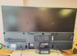 TV Sony Bravia 4K con mando