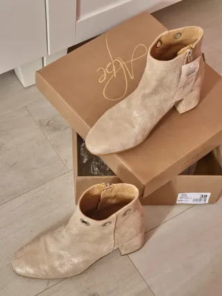 Botines Alpe Piel Beige y Dorado