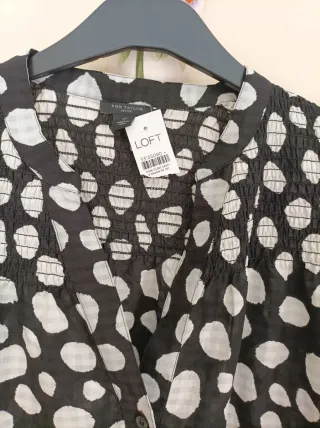 Camisa Ann Taylor lunares blanco y negro