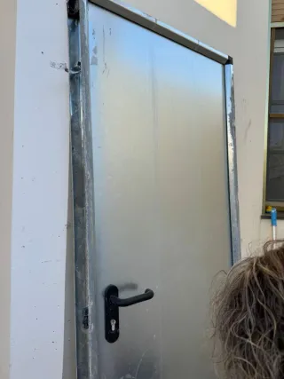 Puerta metálica 2.10x0.80m