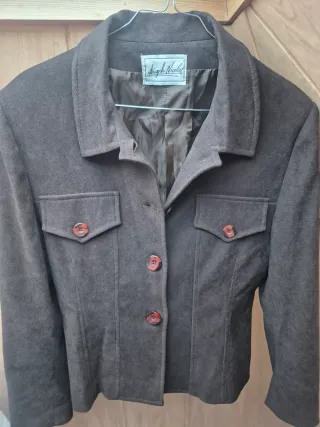 Traje chaqueta y falda marrón