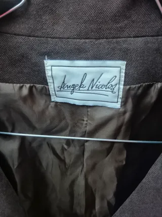 Traje chaqueta y falda marrón