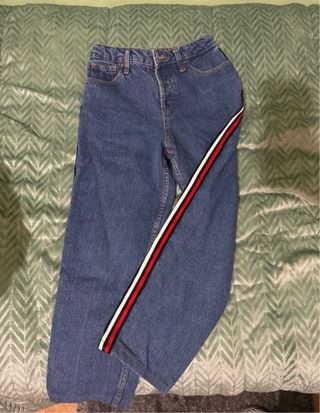 Calças Mango com risca lateral.