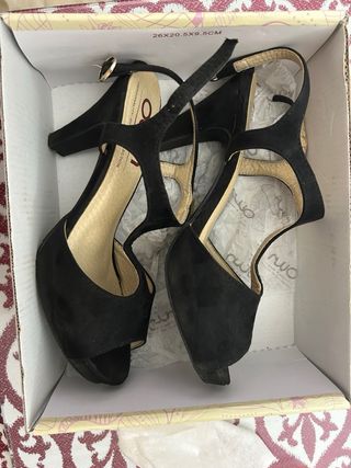 Tacones negros de plataforma