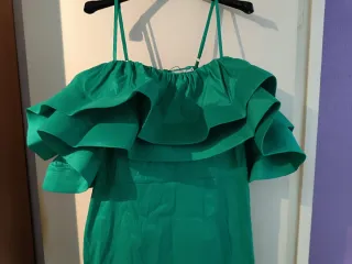 Vestido verde con volantes