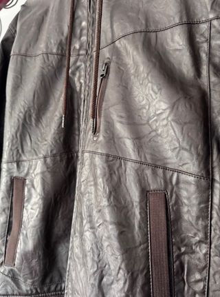 Chaqueta Zara efecto piel con capucha