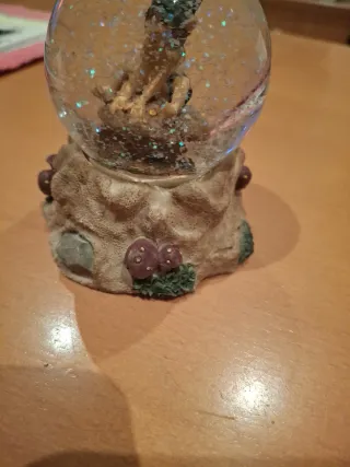 Bola de cristal con duende y purpurina