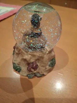 Bola de cristal con duende y purpurina