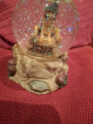 Bola de cristal con duende y purpurina