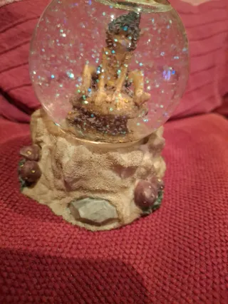 Bola de cristal con duende y purpurina