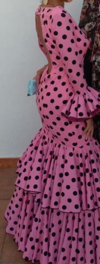 Traje de flamenca rosa lunares negros