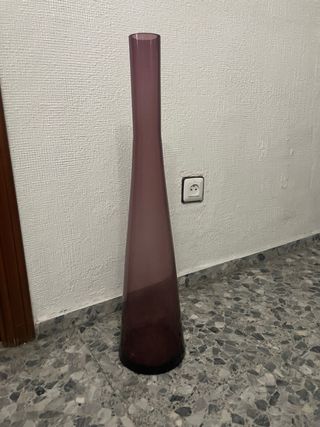 Jarrón de cristal morado alto