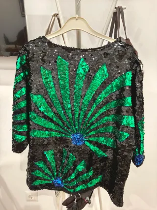 Blusa fiesta lentejuelas verde y negro