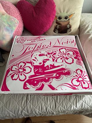 Patines en línea blancos y grises