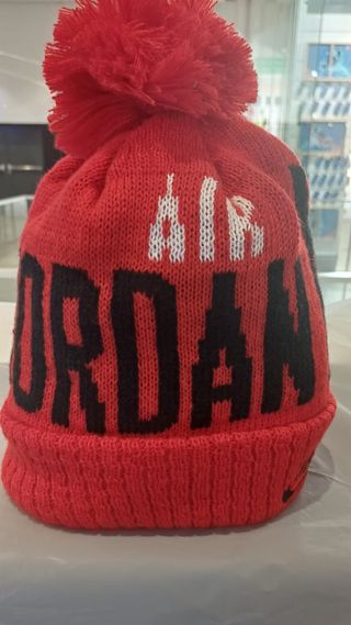 Gorro Jordan Air Negro y Rojo