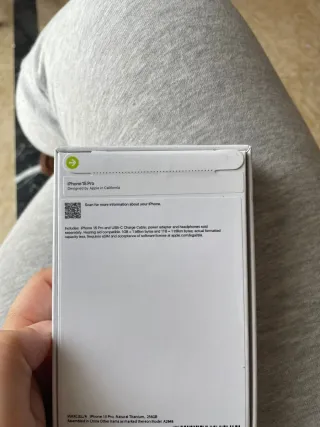 iPhone 15 Pro reacondicionado precintado.