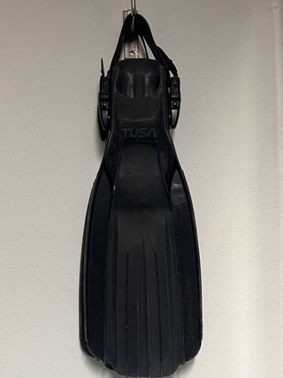 botella buceo. 10l.litro 300 bares 100,€. Aletas