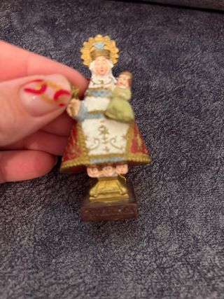 Virgen de Covadonga figura
