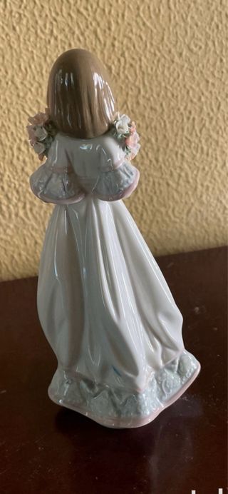 Figura Lladro Niña con Flores 20 cms
