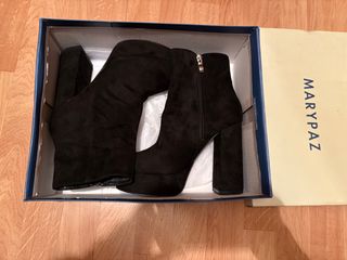 Botines MARYPAZ Ante Negro Tacón Alto