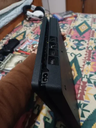 PS4 (PlayStation 4) Negra + 3 Juegos + Mando